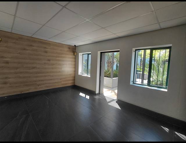 160M² OFFICE TO LET IN BRYANSTON